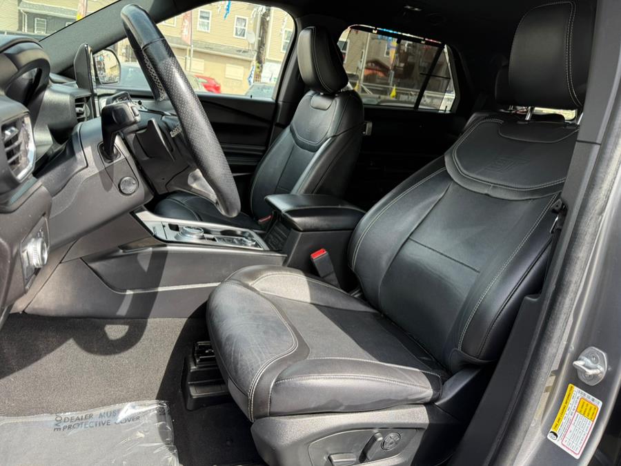 2022 Ford Explorer ST 4WD photo