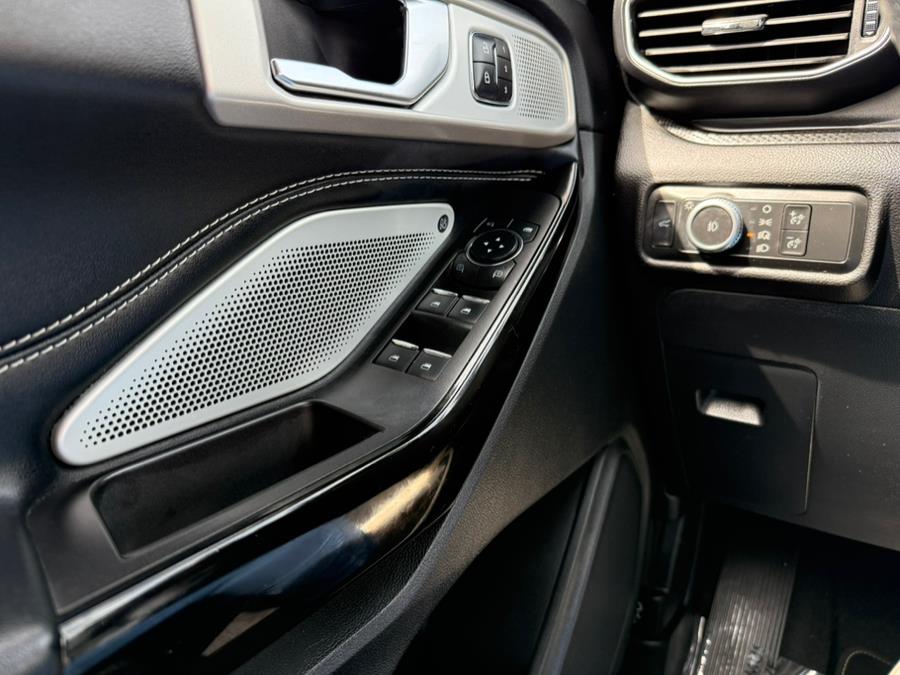 2022 Ford Explorer ST 4WD photo