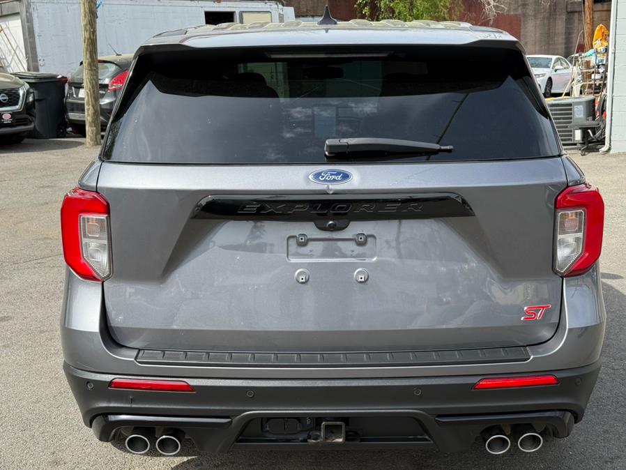 2022 Ford Explorer ST 4WD photo