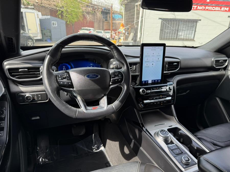 2022 Ford Explorer ST 4WD photo