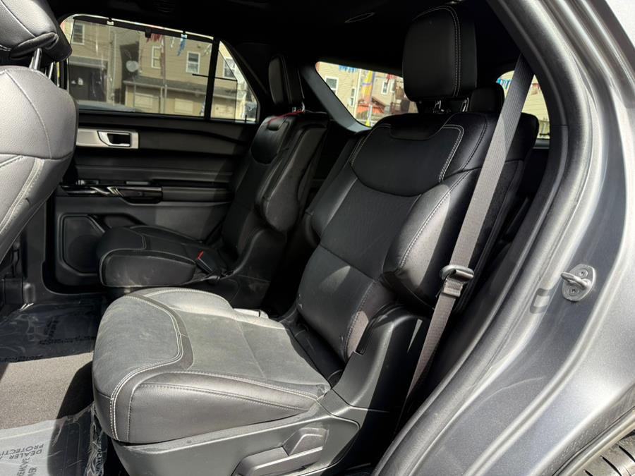 2022 Ford Explorer ST 4WD photo