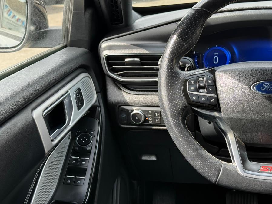 2022 Ford Explorer ST 4WD photo