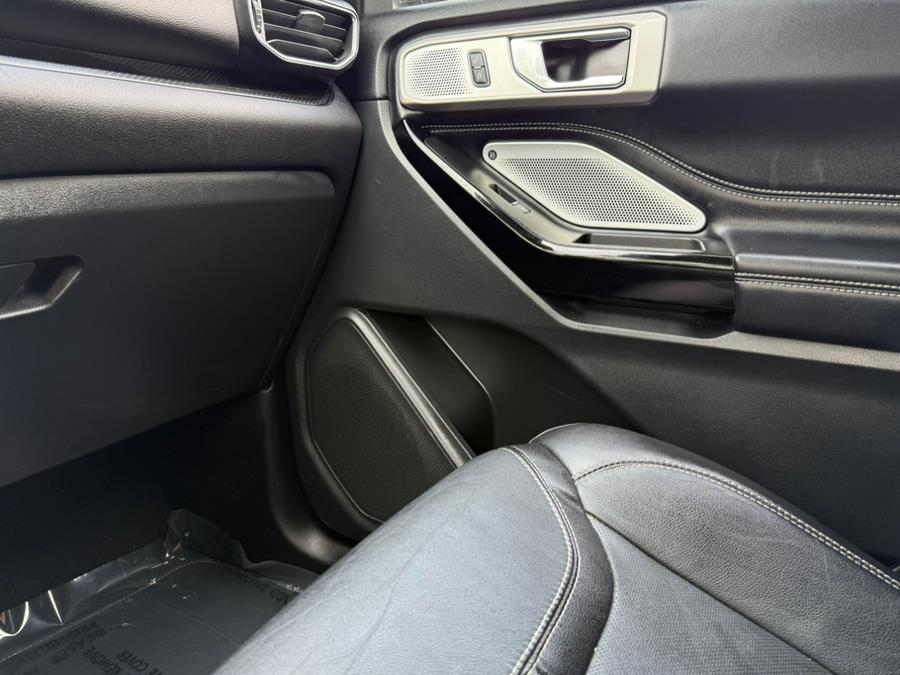 2022 Ford Explorer ST 4WD photo