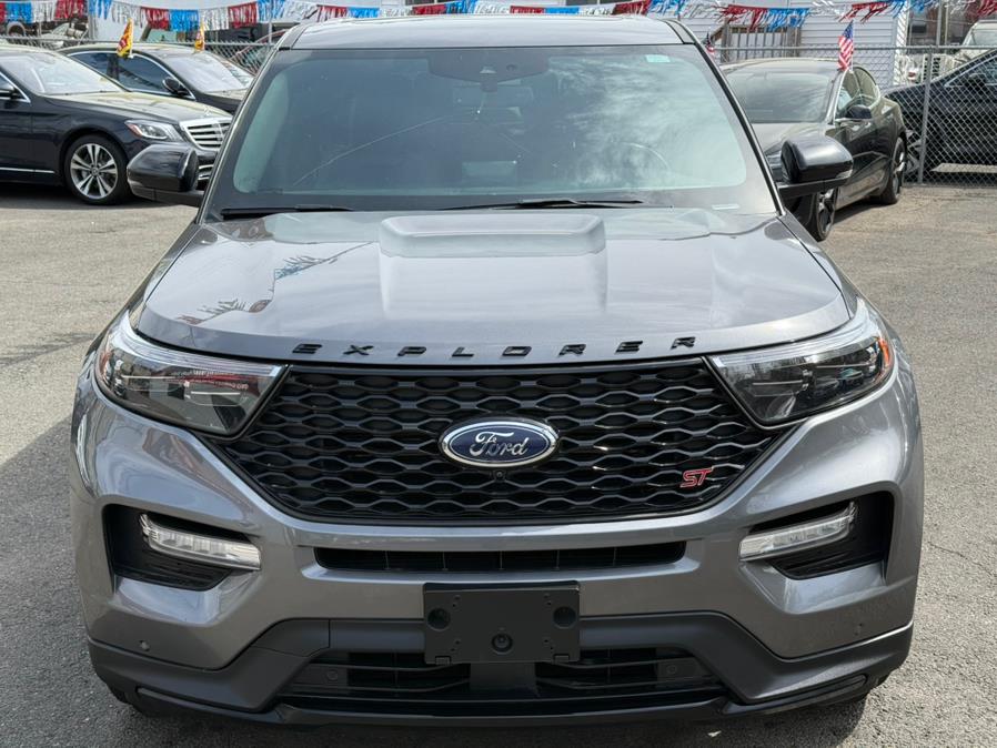 2022 Ford Explorer ST 4WD photo