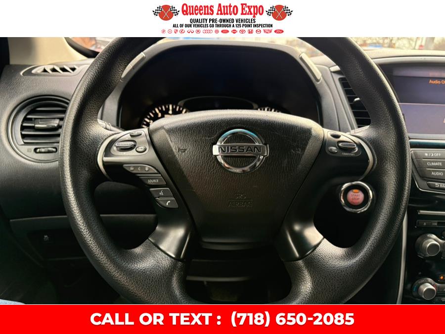 2017 Nissan Pathfinder 4x4 SV photo