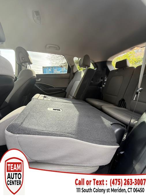 2017 Hyundai Santa Fe SE 3.3L Auto AWD photo