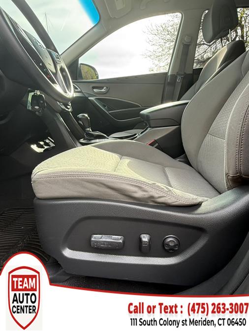 2017 Hyundai Santa Fe SE 3.3L Auto AWD photo