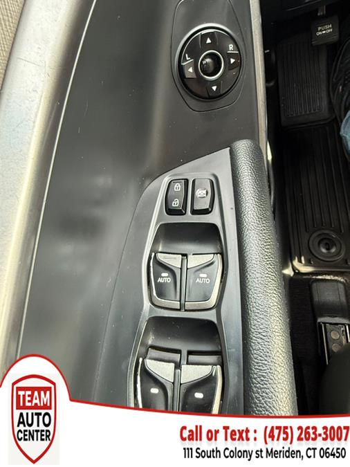 2017 Hyundai Santa Fe SE 3.3L Auto AWD photo