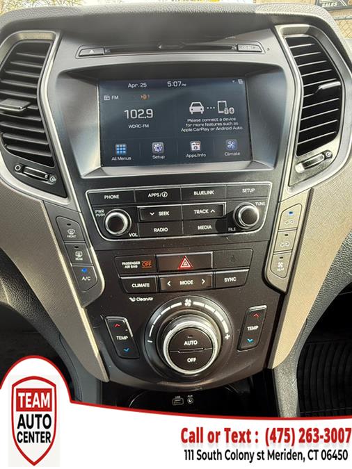 2017 Hyundai Santa Fe SE 3.3L Auto AWD photo
