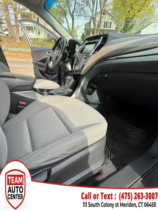 2017 Hyundai Santa Fe SE 3.3L Auto AWD photo