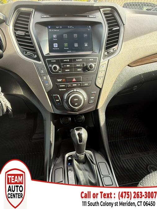 2017 Hyundai Santa Fe SE 3.3L Auto AWD photo