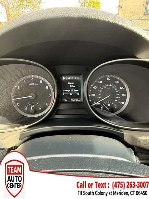 2017 Hyundai Santa Fe SE 3.3L Auto AWD photo