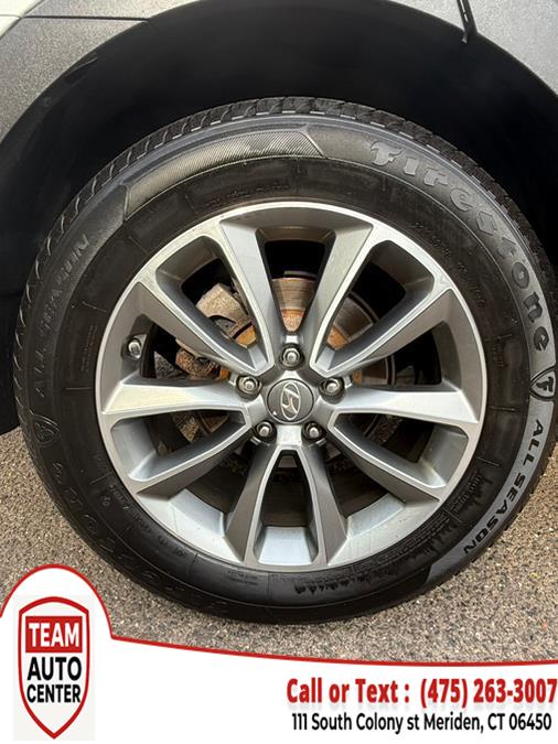 2017 Hyundai Santa Fe SE 3.3L Auto AWD photo