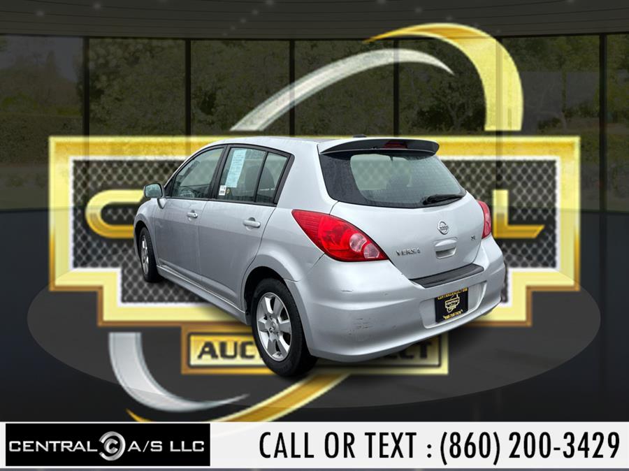 2010 Nissan Versa 1.8 SL photo
