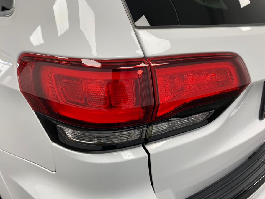 2015 Jeep Grand Cherokee 4WD 4dr SRT photo
