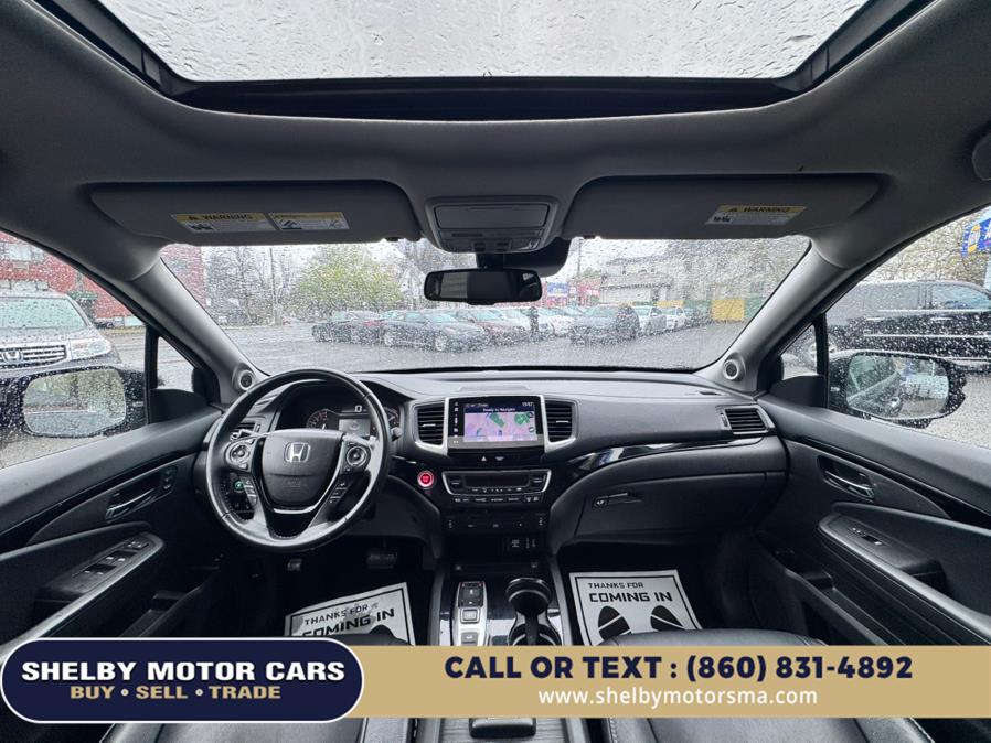 2017 Honda Pilot Touring AWD photo