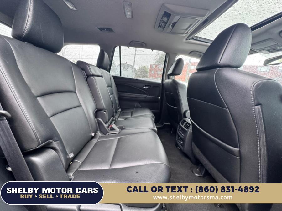 2017 Honda Pilot Touring AWD photo
