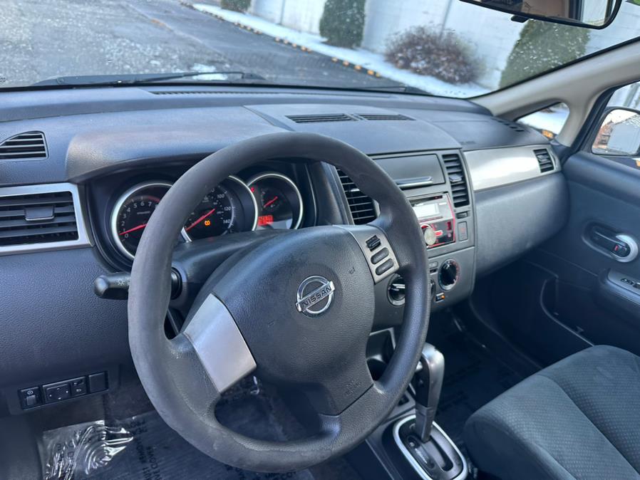 2011 Nissan Versa 1.8 S photo