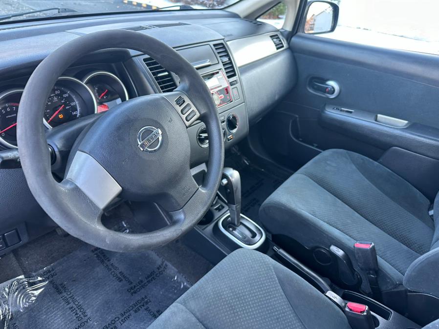 2011 Nissan Versa 1.8 S photo