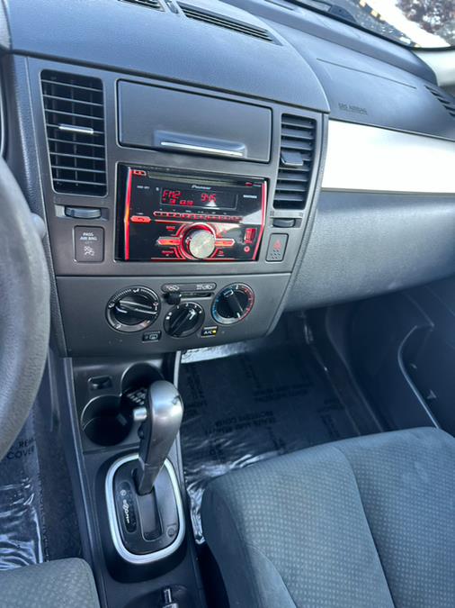 2011 Nissan Versa 1.8 S photo