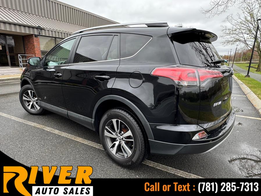 2018 Toyota RAV4 XLE AWD (Natl) photo