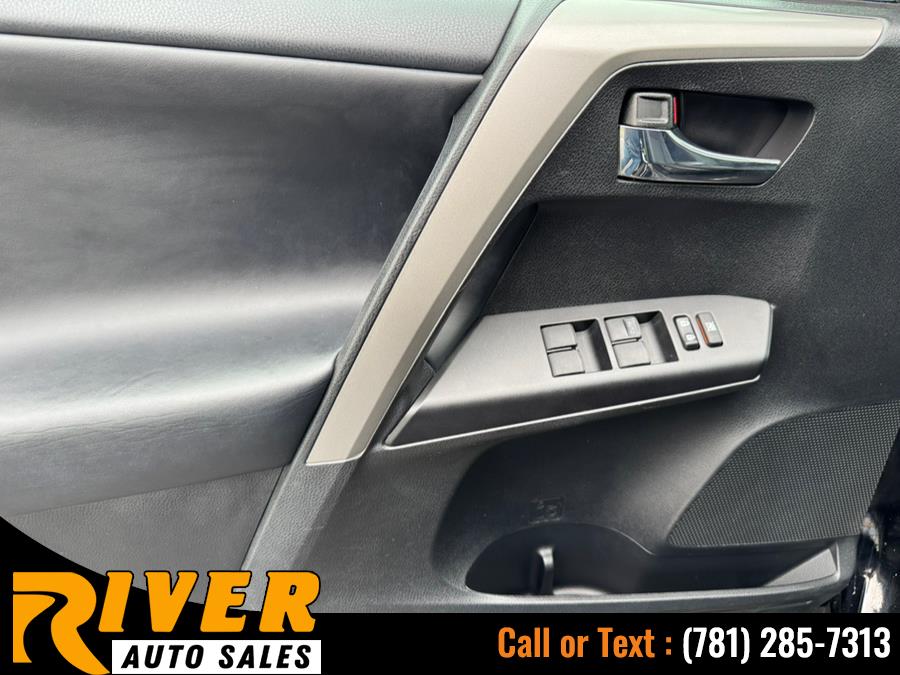 2018 Toyota RAV4 XLE AWD (Natl) photo