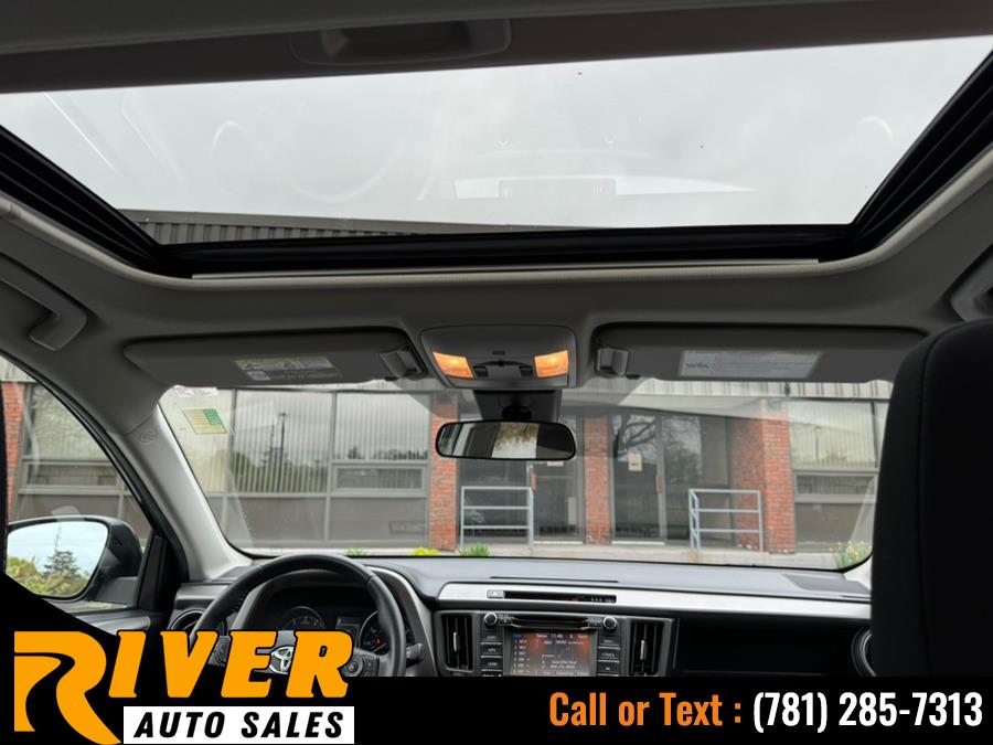 2018 Toyota RAV4 XLE AWD (Natl) photo