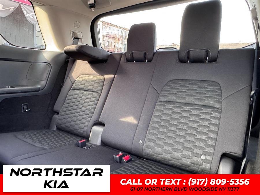 2022 Nissan Pathfinder SV photo