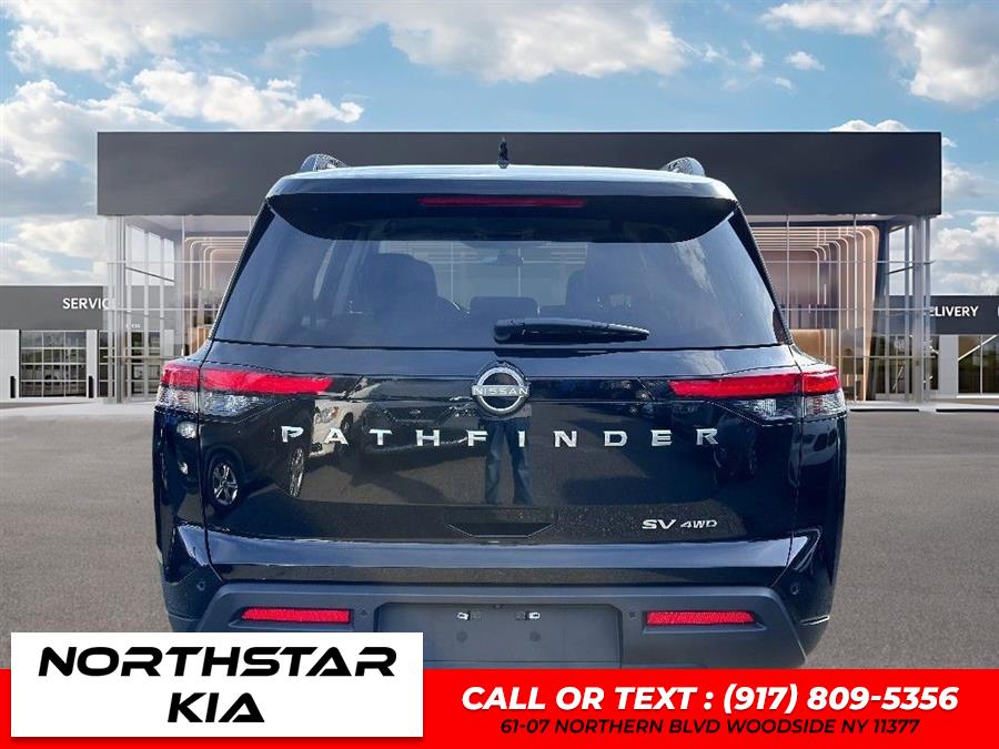 2022 Nissan Pathfinder SV photo