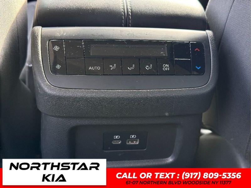 2022 Nissan Pathfinder SV photo