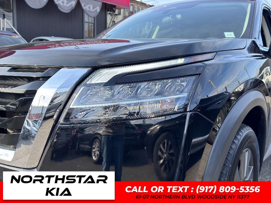 2022 Nissan Pathfinder SV photo