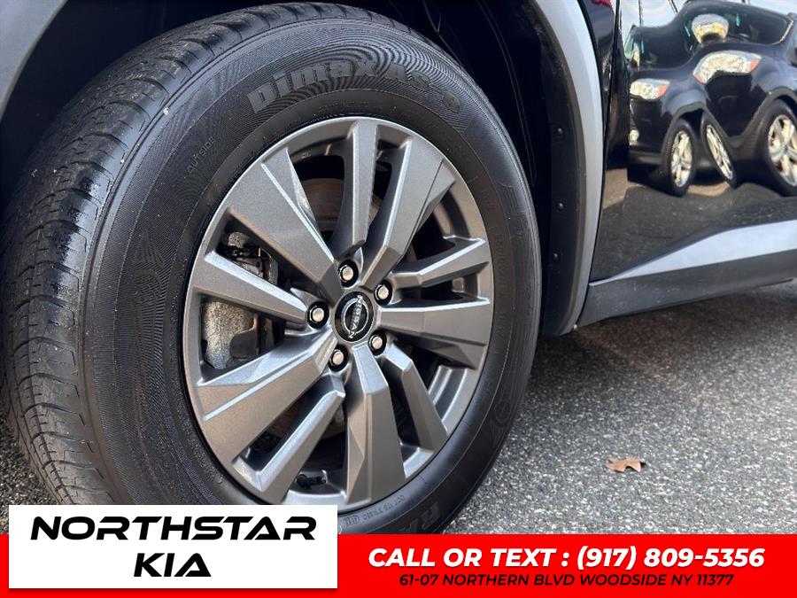 2022 Nissan Pathfinder SV photo