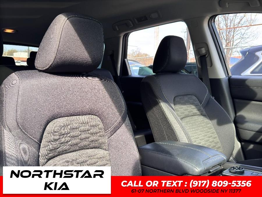 2022 Nissan Pathfinder SV photo