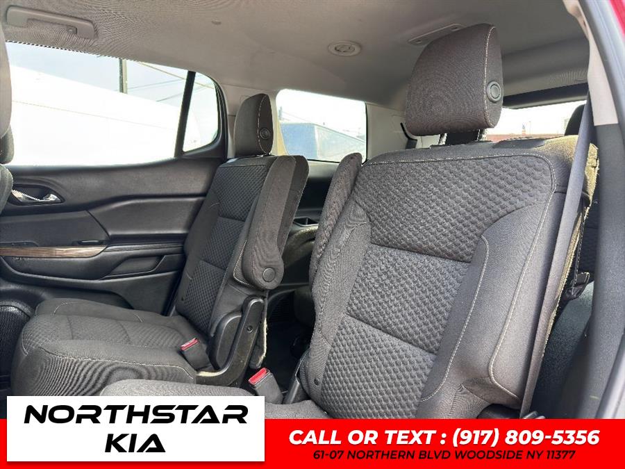 2022 Nissan Pathfinder SV photo