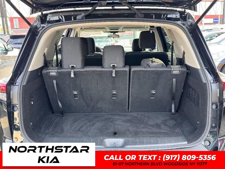 2022 Nissan Pathfinder SV photo