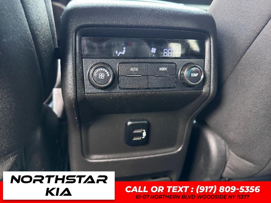 2022 Nissan Pathfinder SV photo