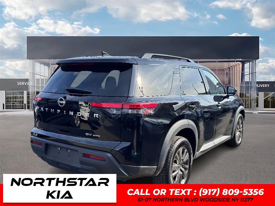 2022 Nissan Pathfinder SV photo