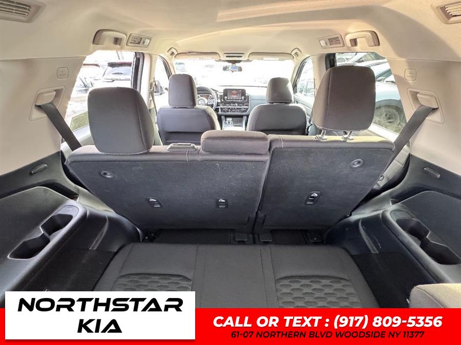 2022 Nissan Pathfinder SV photo