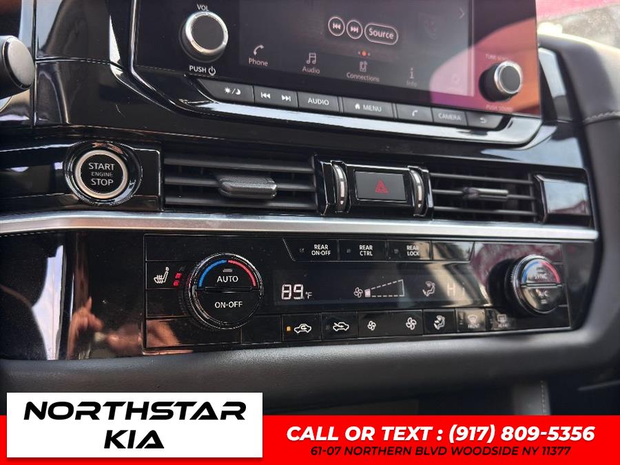 2022 Nissan Pathfinder SV photo