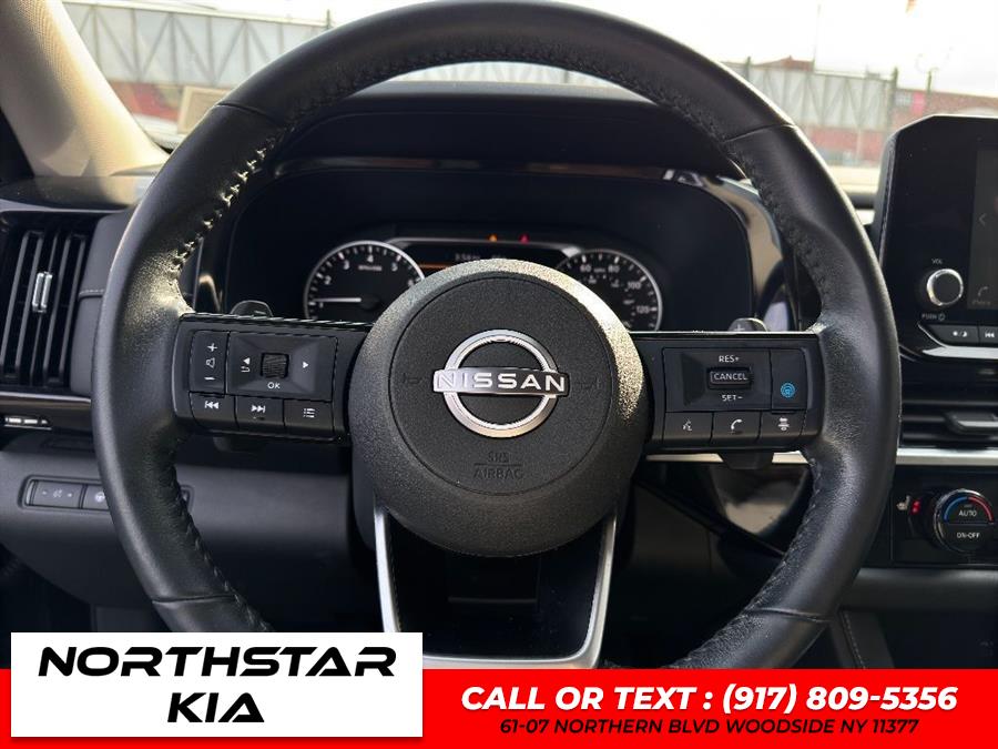 2022 Nissan Pathfinder SV photo