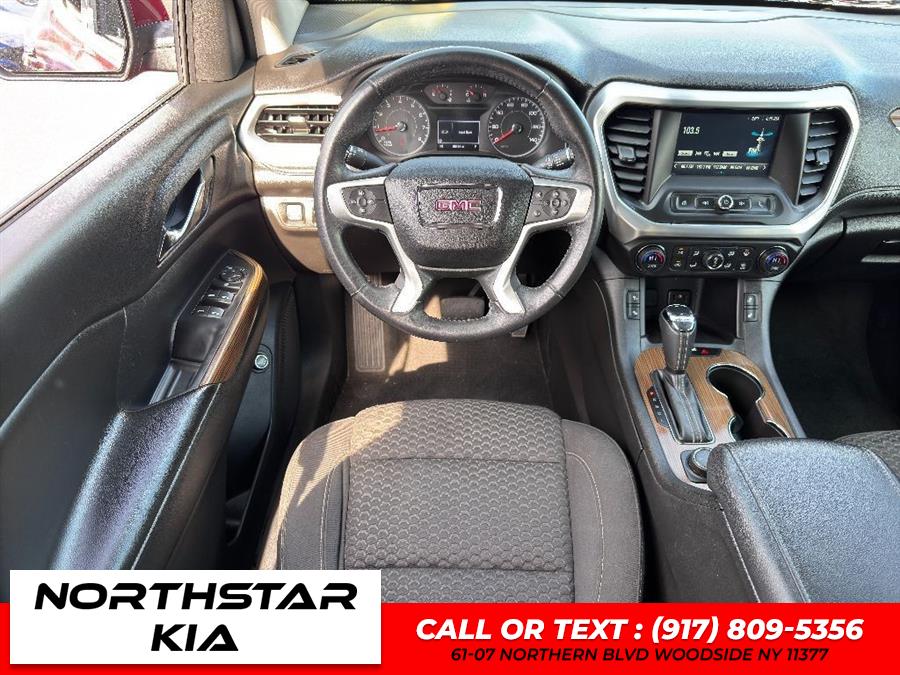 2022 Nissan Pathfinder SV photo