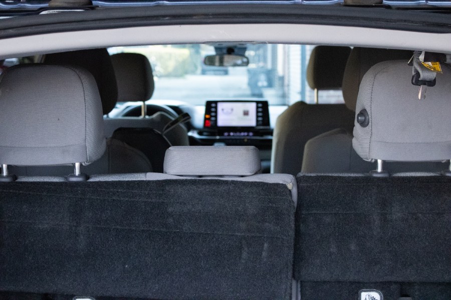 2021 Toyota Sienna LE AWD 8-Passenger (Natl) photo