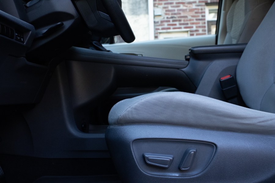 2021 Toyota Sienna LE AWD 8-Passenger (Natl) photo