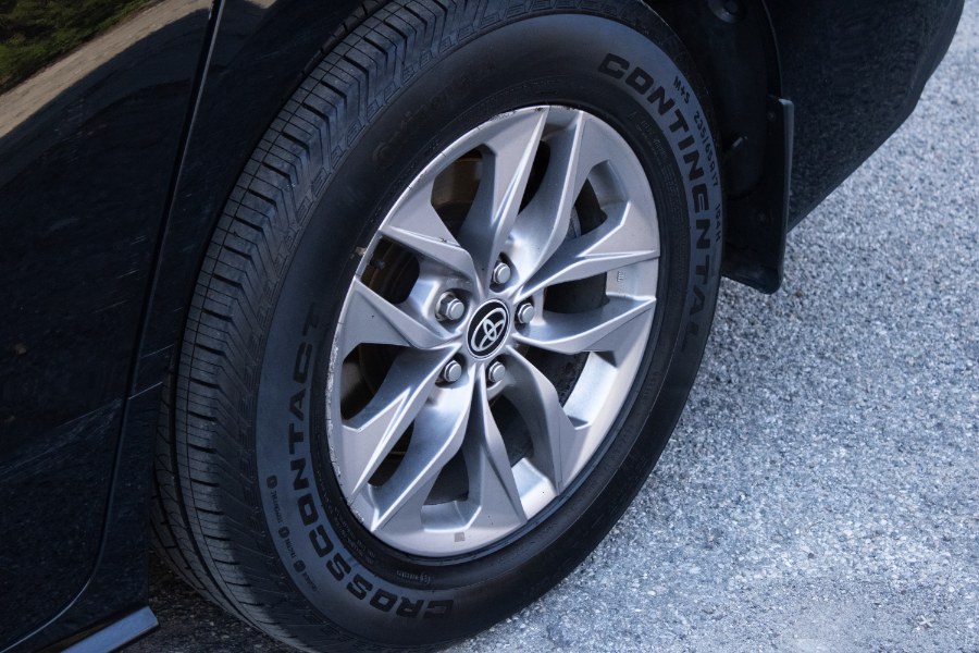 2021 Toyota Sienna LE AWD 8-Passenger (Natl) photo