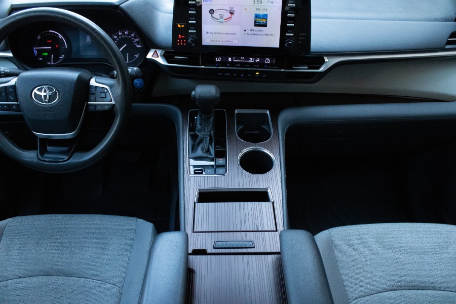 2021 Toyota Sienna LE AWD 8-Passenger (Natl) photo