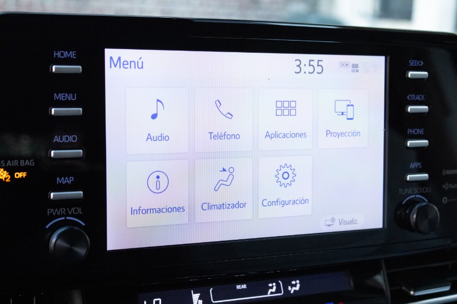 2021 Toyota Sienna LE AWD 8-Passenger (Natl) photo