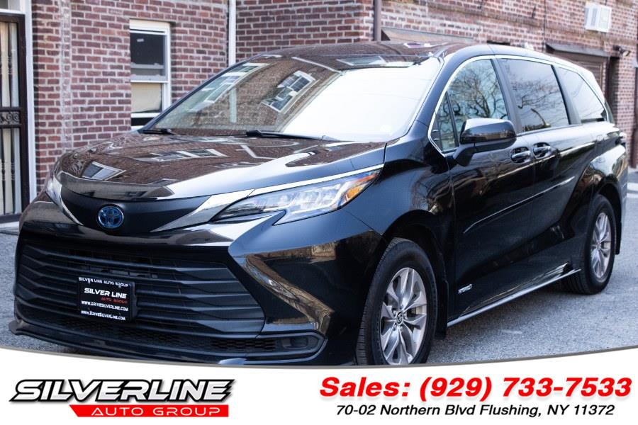 2021 Toyota Sienna LE AWD 8-Passenger (Natl) photo