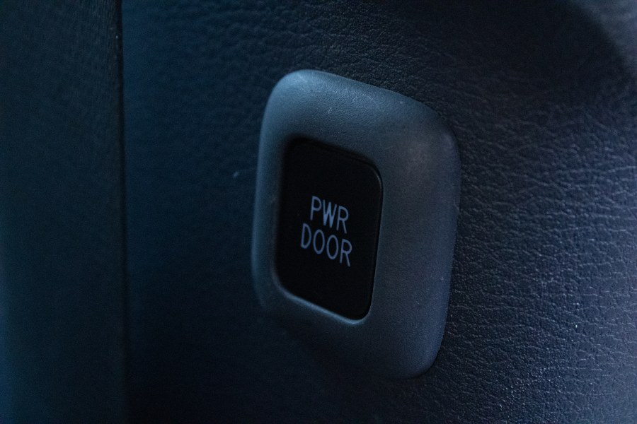 2021 Toyota Sienna LE AWD 8-Passenger (Natl) photo