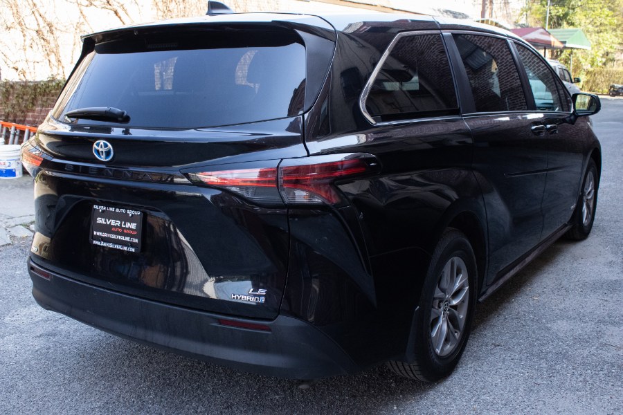 2021 Toyota Sienna LE AWD 8-Passenger (Natl) photo