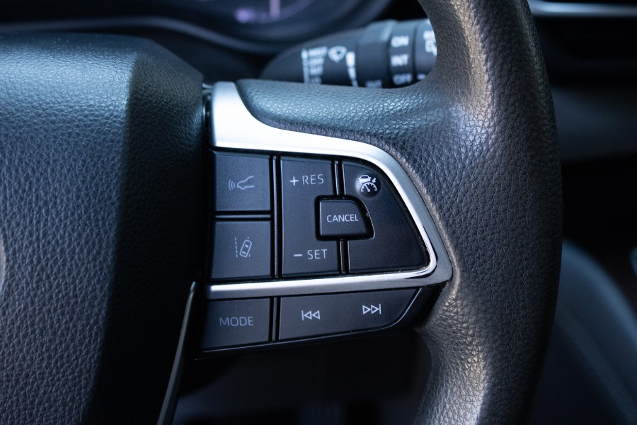 2021 Toyota Sienna LE AWD 8-Passenger (Natl) photo